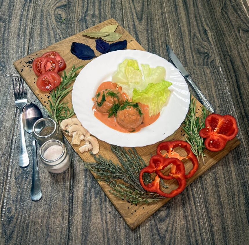 Тефтели мясные в томатном соусе
