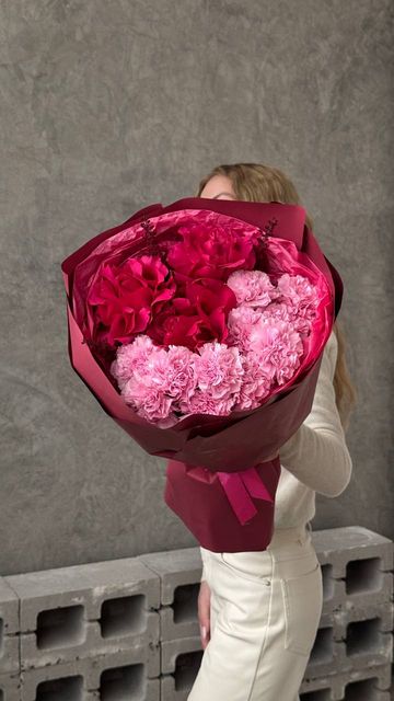 Букет из французских роз и диантусов