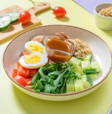 Боул с киноа и курицей