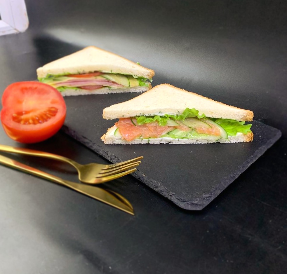 Сэндвич с форелью и сливочным сыром