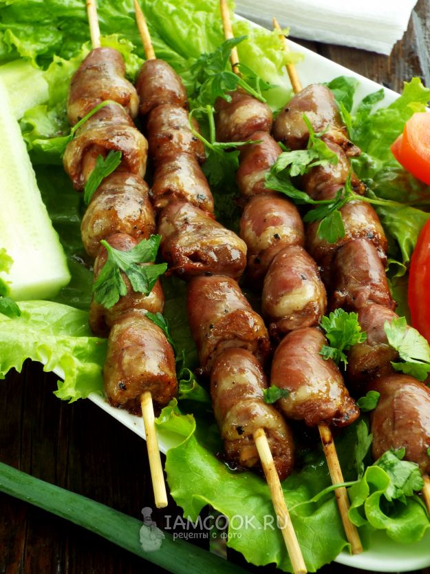 Куриные сердечки на шампуриках.