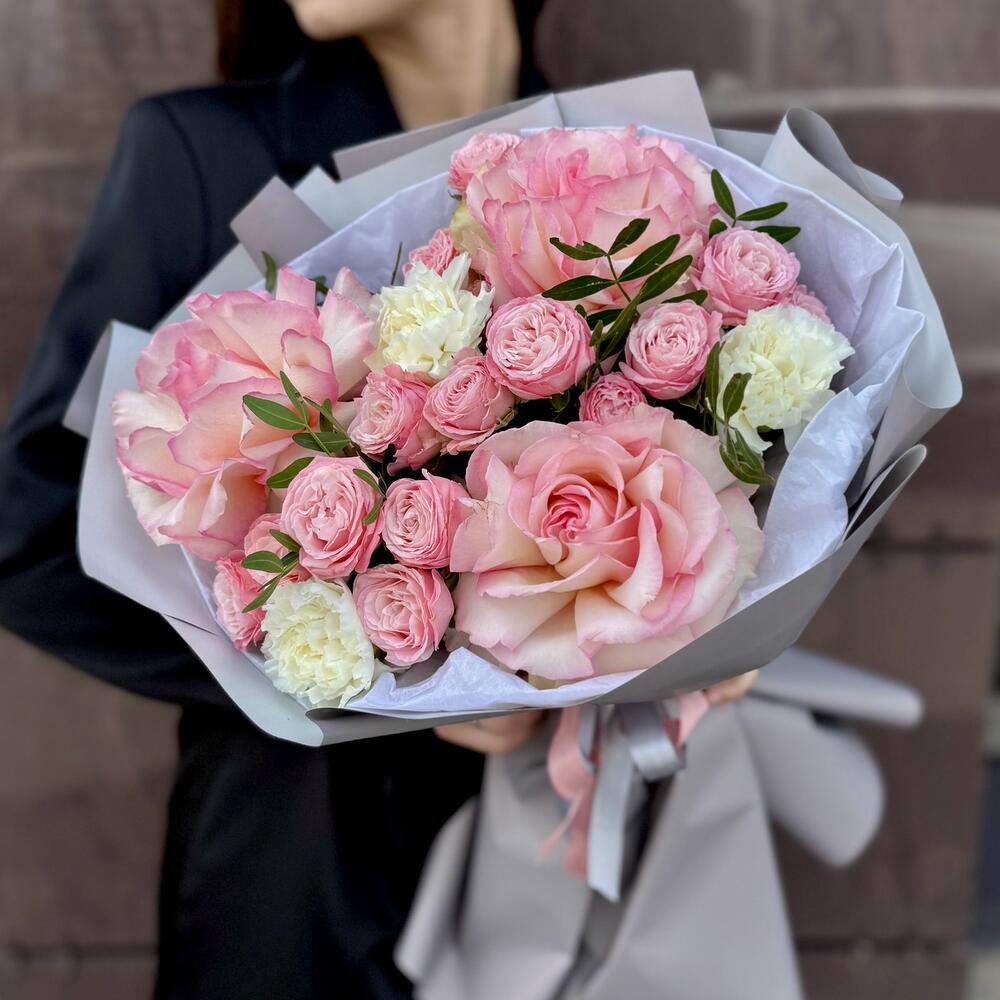 Букет| французские и пионовидные кустовые розы| диантусы