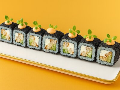 Ролл Сливочный угорь с соусом спайси майо