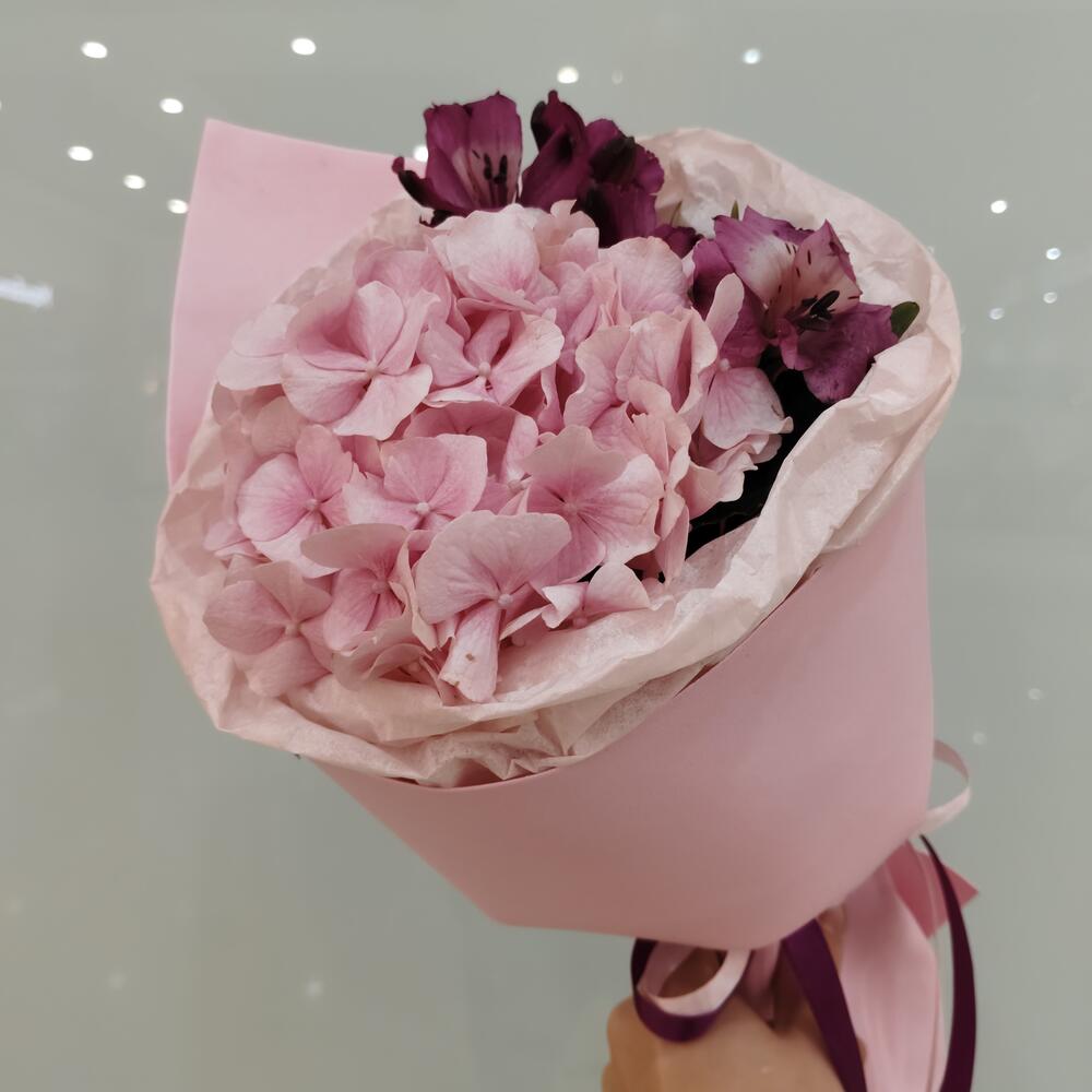 Букет "Мелодия" из гортензии и альстромерий