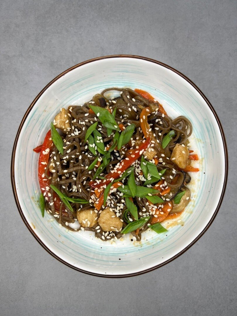 Лапша гречневая с курицей