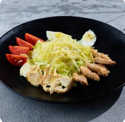 Салат Цезарь с курицей