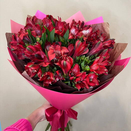 Букет с альстромериями