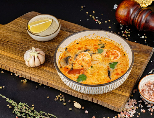 Том Ям с морепродуктами и рисом