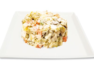 Салат Оливье с копченой курицей