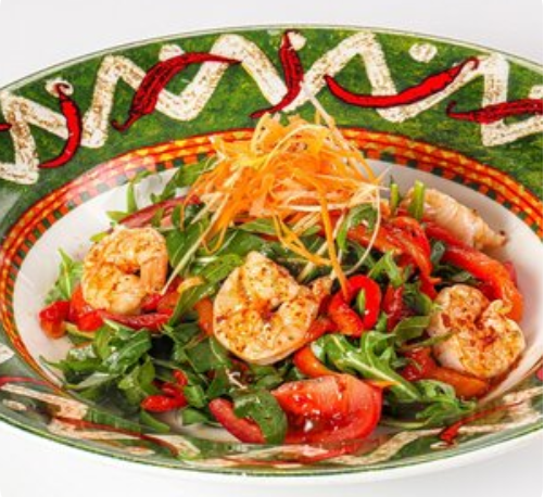 Салат с креветками и печеным перцем