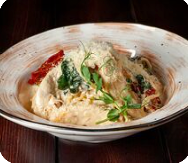 Спагетти со шпинатом и куриной грудкой