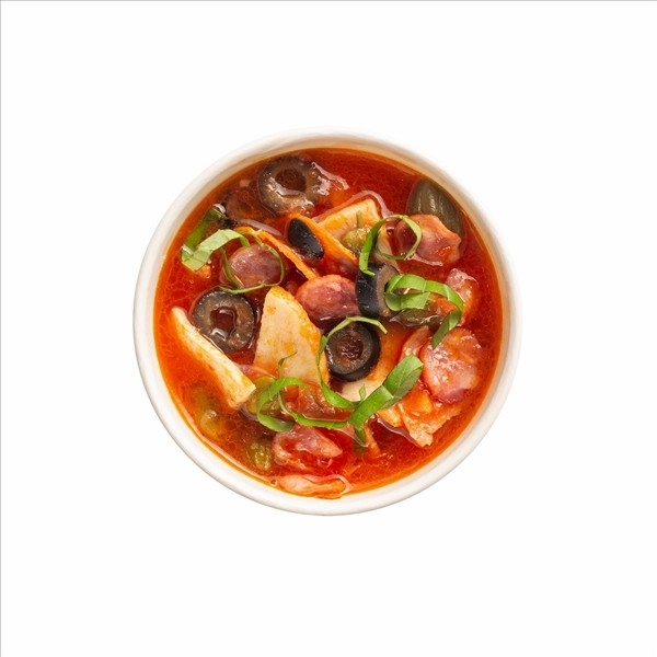 Солянка с колбасками и цыпленком