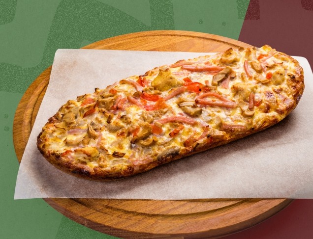 Брускетта с курицей и ветчиной