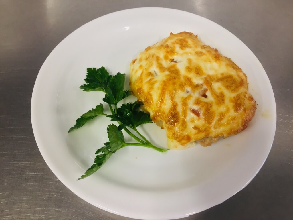 Свинина запеченная с помидором