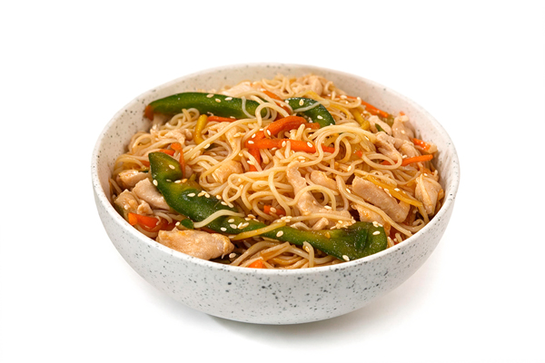 3-15 Фирменный салат с фунчозой и курицей