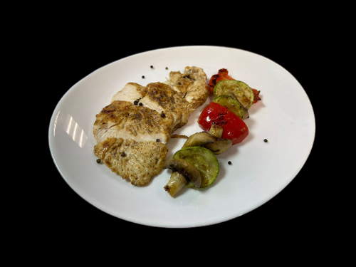 Стейк из куриной грудки с овощами гриль