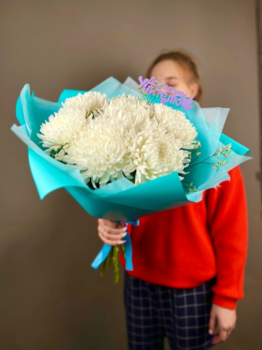 Букет из белых хризантем