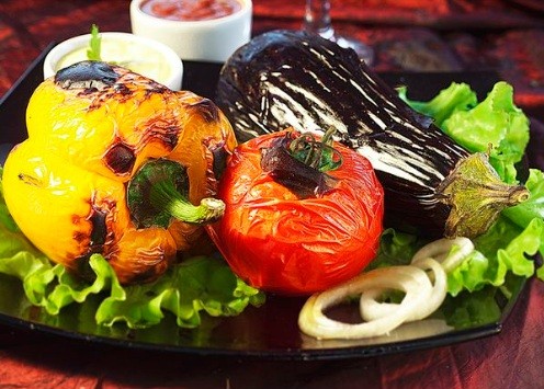 Шашлык из баклажана, перца и помидора