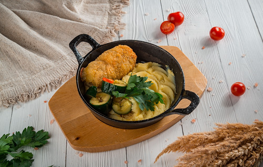 Котлета из Цыплёнка с моцареллой и песто