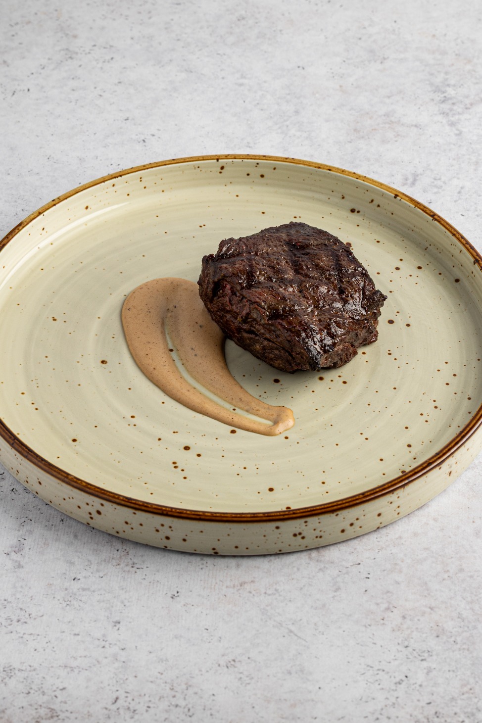 Стейк миньон с соусом демиглас