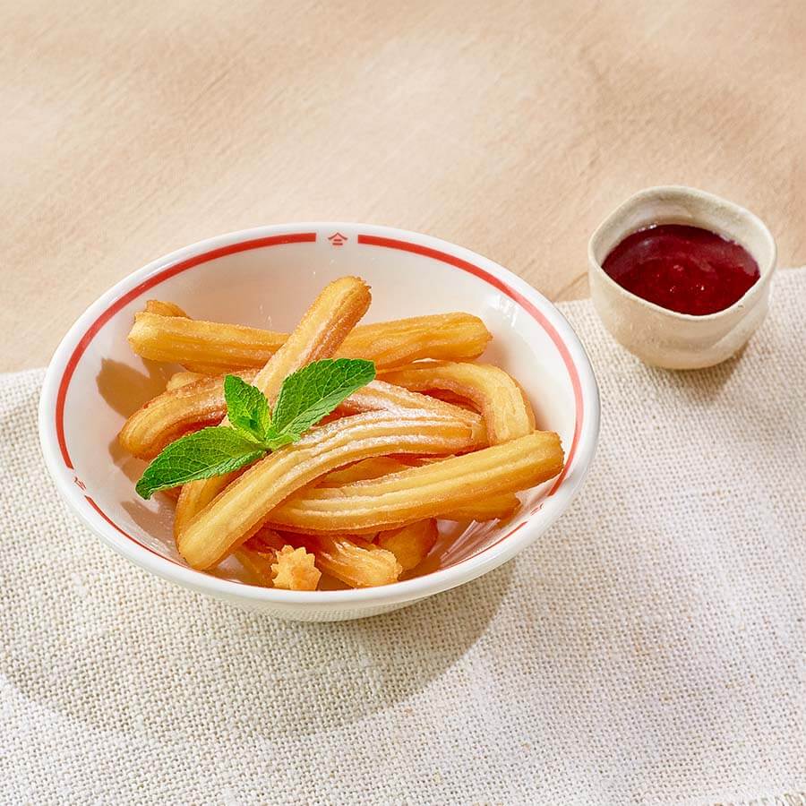 Чуррос с клюквенным соусом