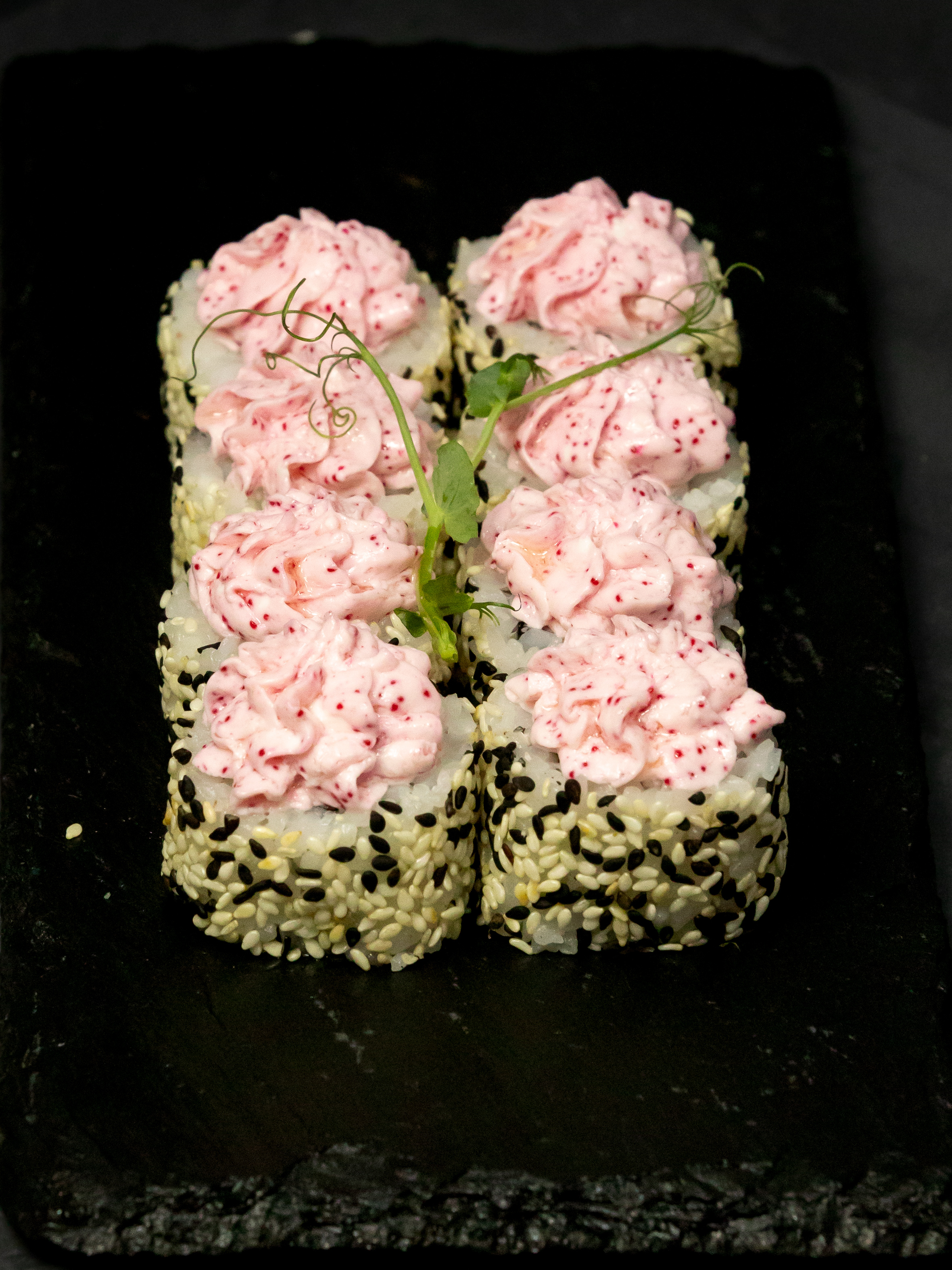 LAVA ROLL с лососем терияки