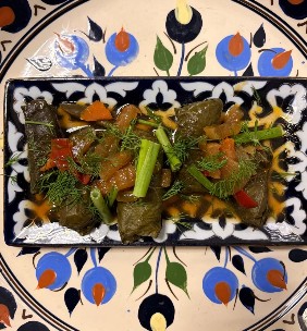 Долма со сметанно-чесночным соусом