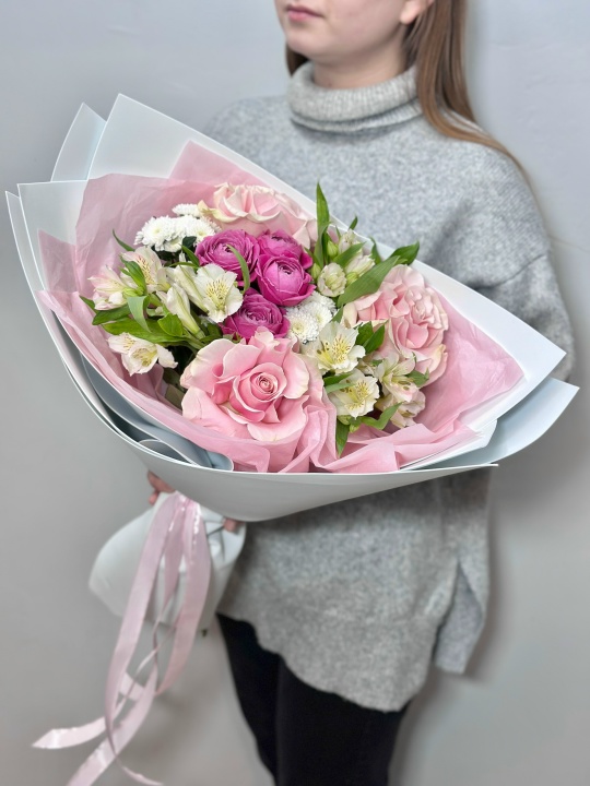 Красные розы с пионовидными в коробке