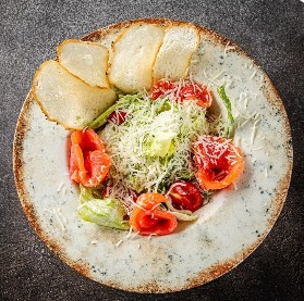 Цезарь со слабосоленой семгой