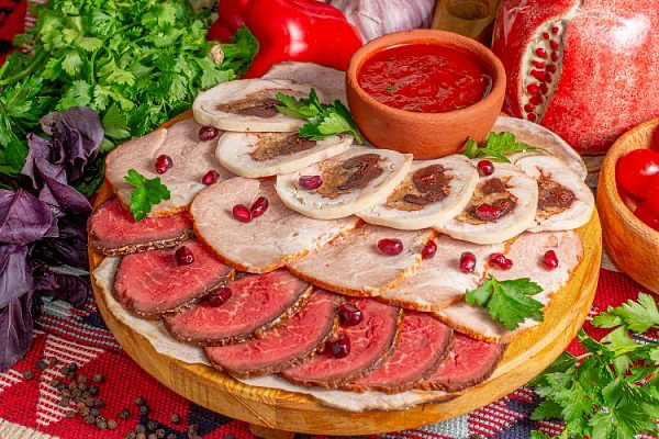 Домашняя мясная тарелка