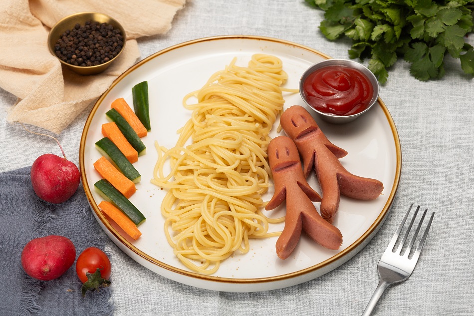 Сосиски детские с овощными палочками