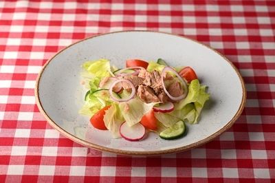Салат с тунцом
