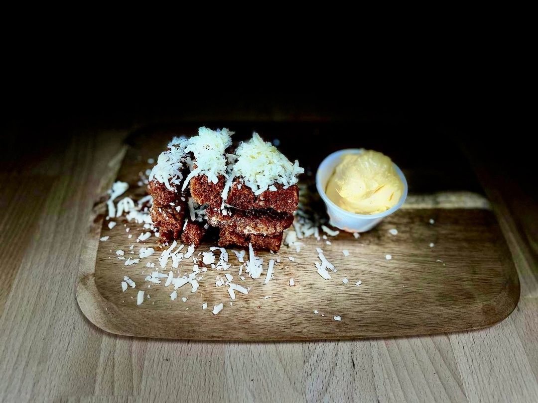 Гренки с чесноком и сыром