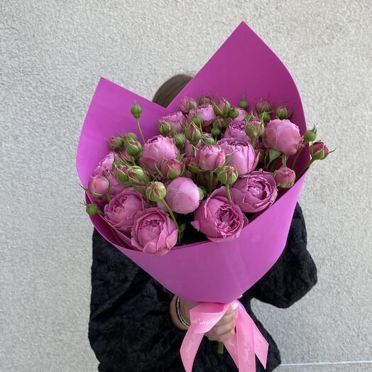 Букет из 7 кустовых пионовидных роз