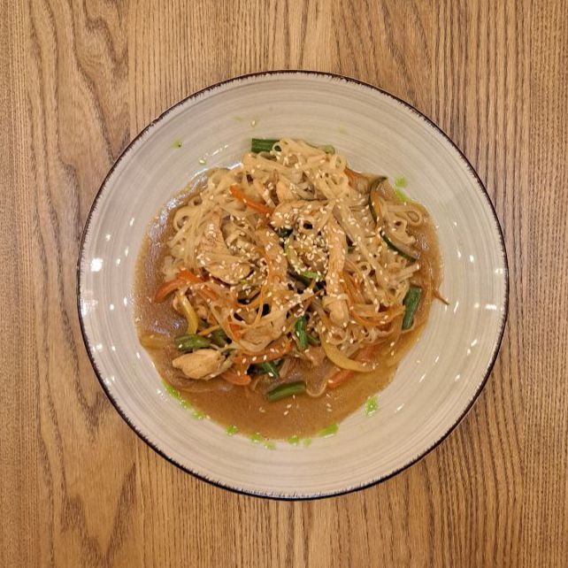 Лапша удон с острым цыпленком