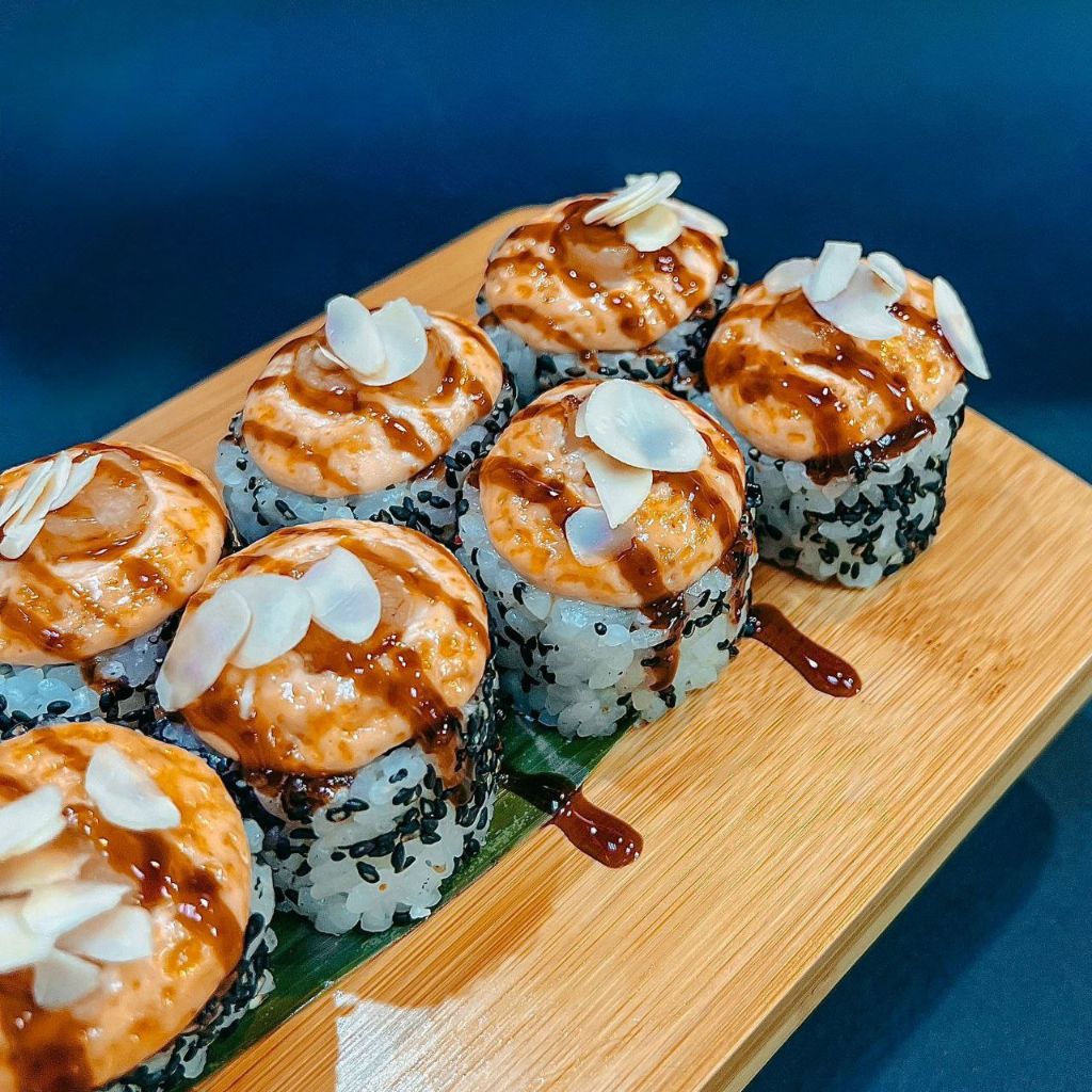 Запеченный ролл с окунем и креветкой
