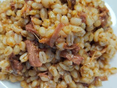 Перловая каша с тушенкой