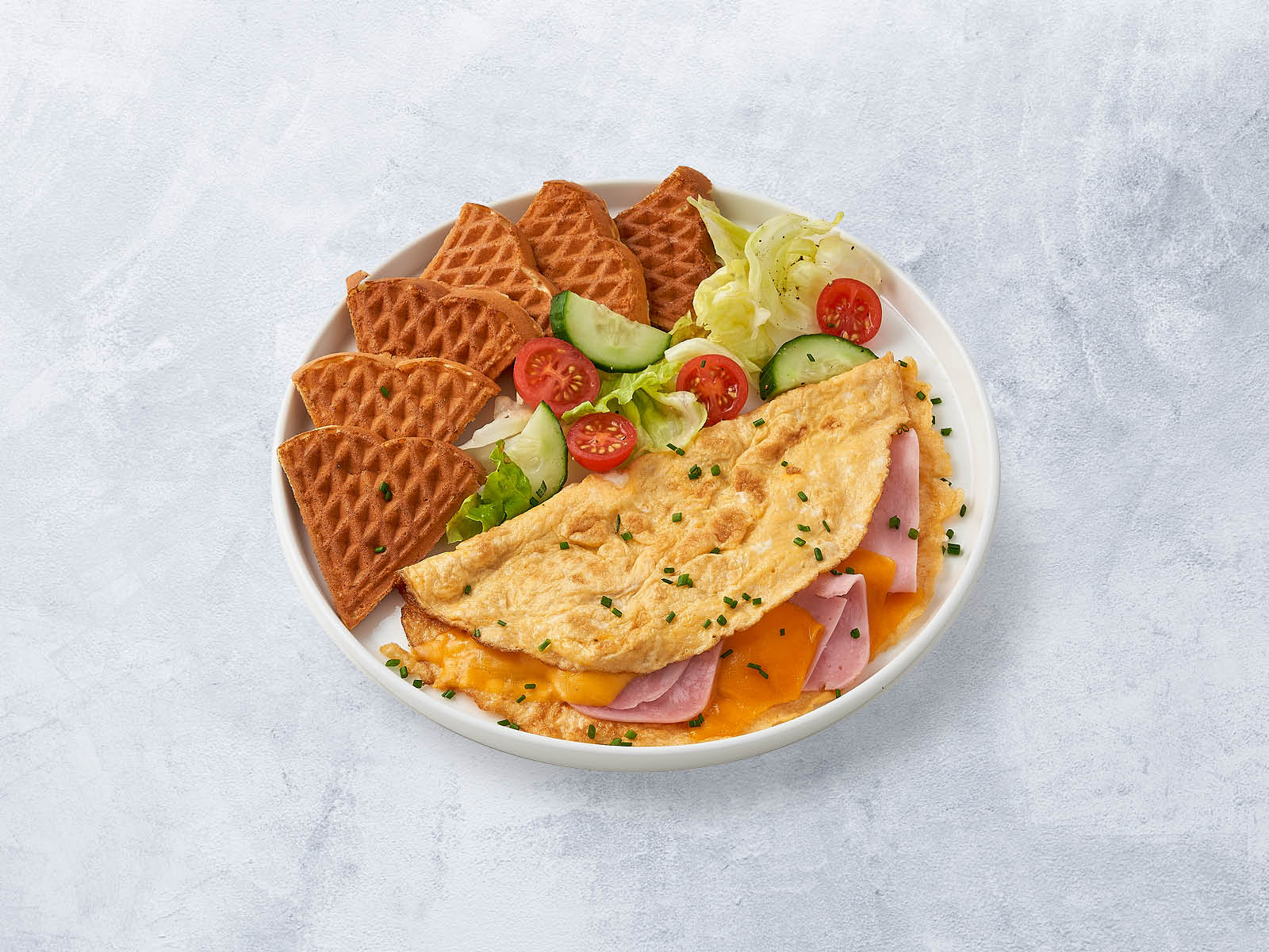 Омлет с ветчиной и сыром.