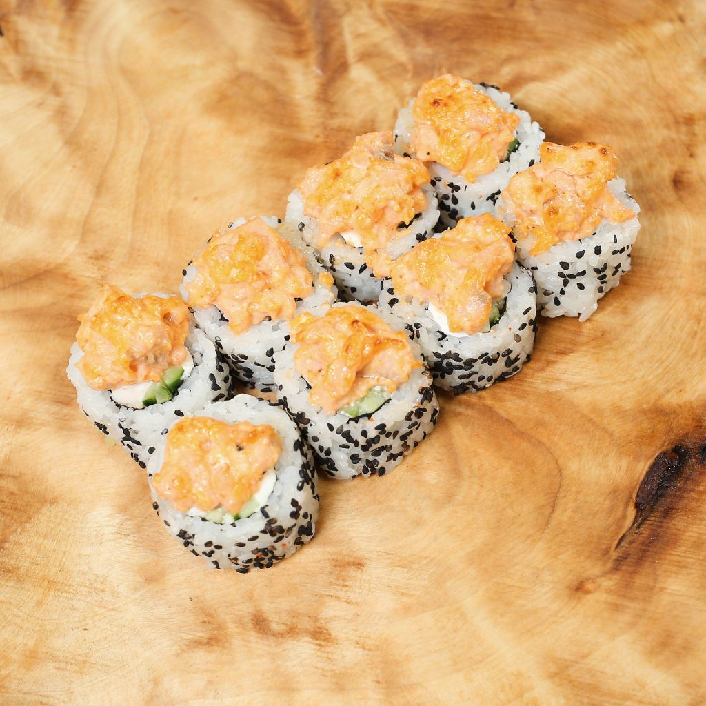 Запеченный ролл с креветкой, курицей и лососем