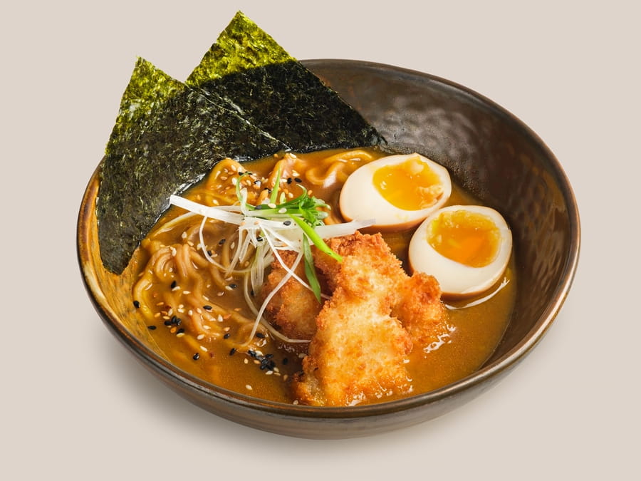 Лапша Рамен в бульоне Карри