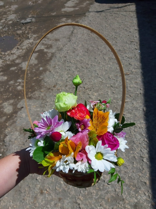 Корзиночка (микс цветов маленькая)