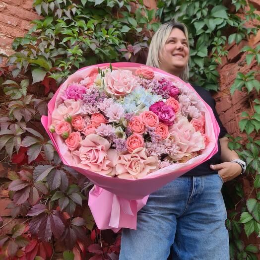 Объёмный букет с французскимм розами нежность 