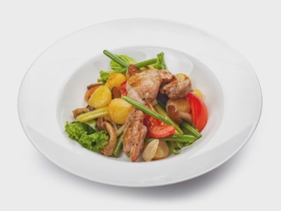 Теплый салат с курицей