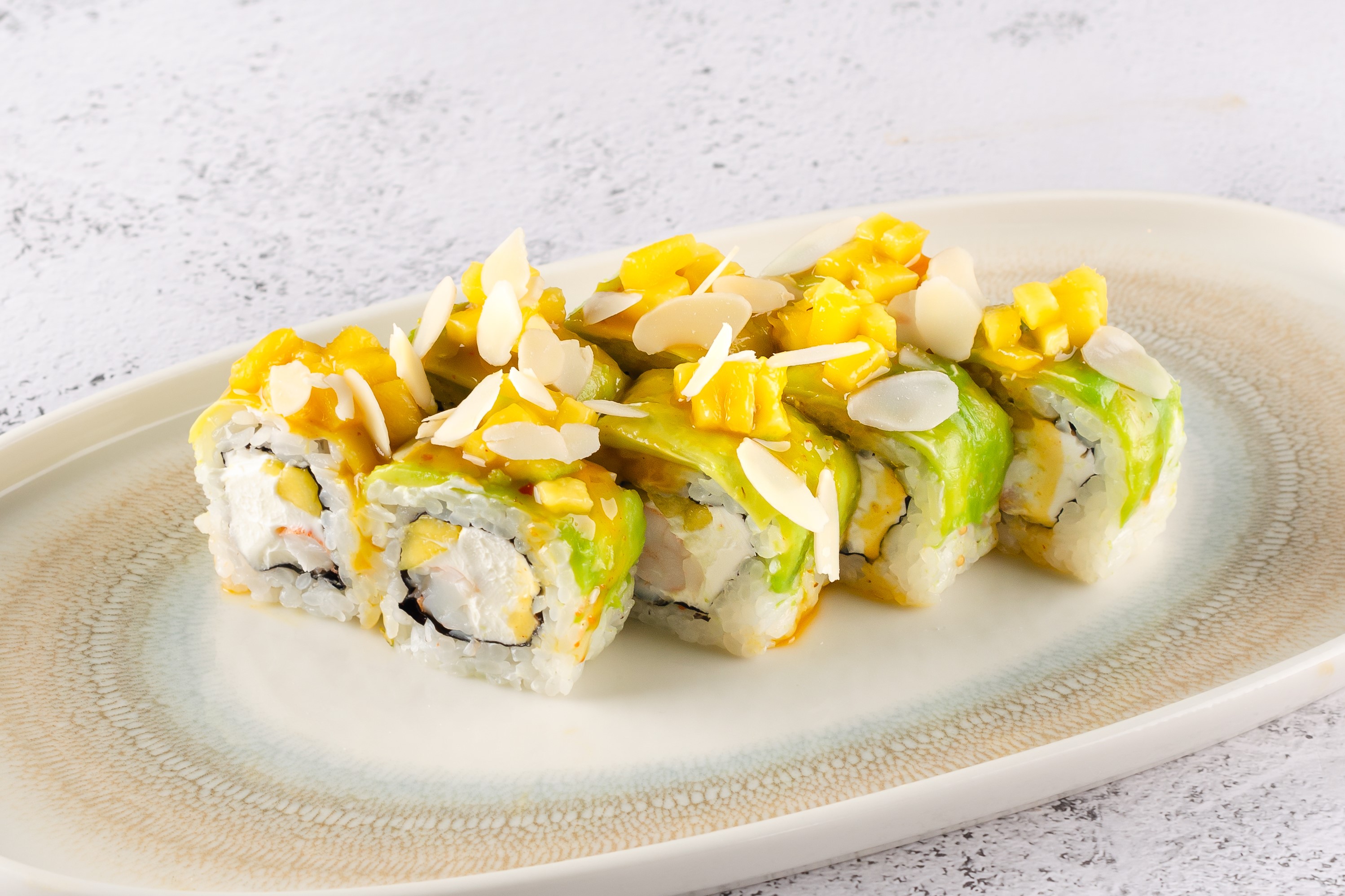 Ролл креветка манго