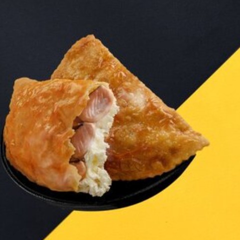 Чебурек с красной рыбой и нежным творожным сыром