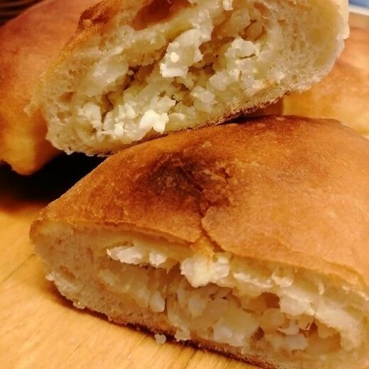 Пирожок с рисом и яйцом