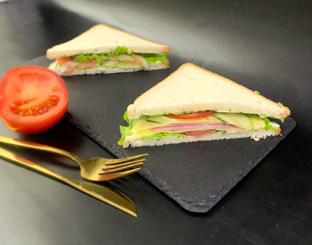 Сэндвич с ветчиной и сыром