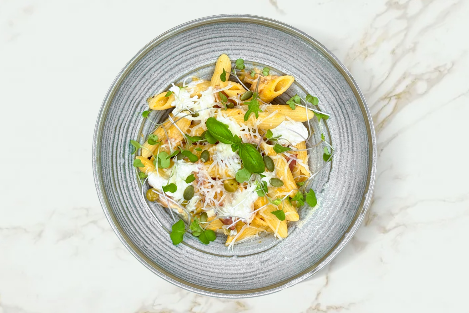 Пенне с беконом и тыквенным соусом