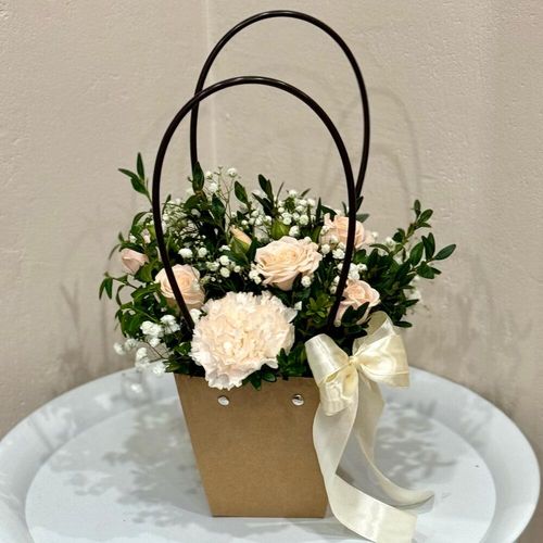 Цветочная композиция в сумочке (к1905)