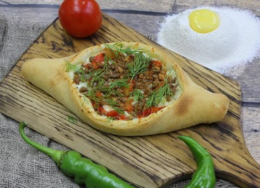 Хачапури по-аджарски с мясом